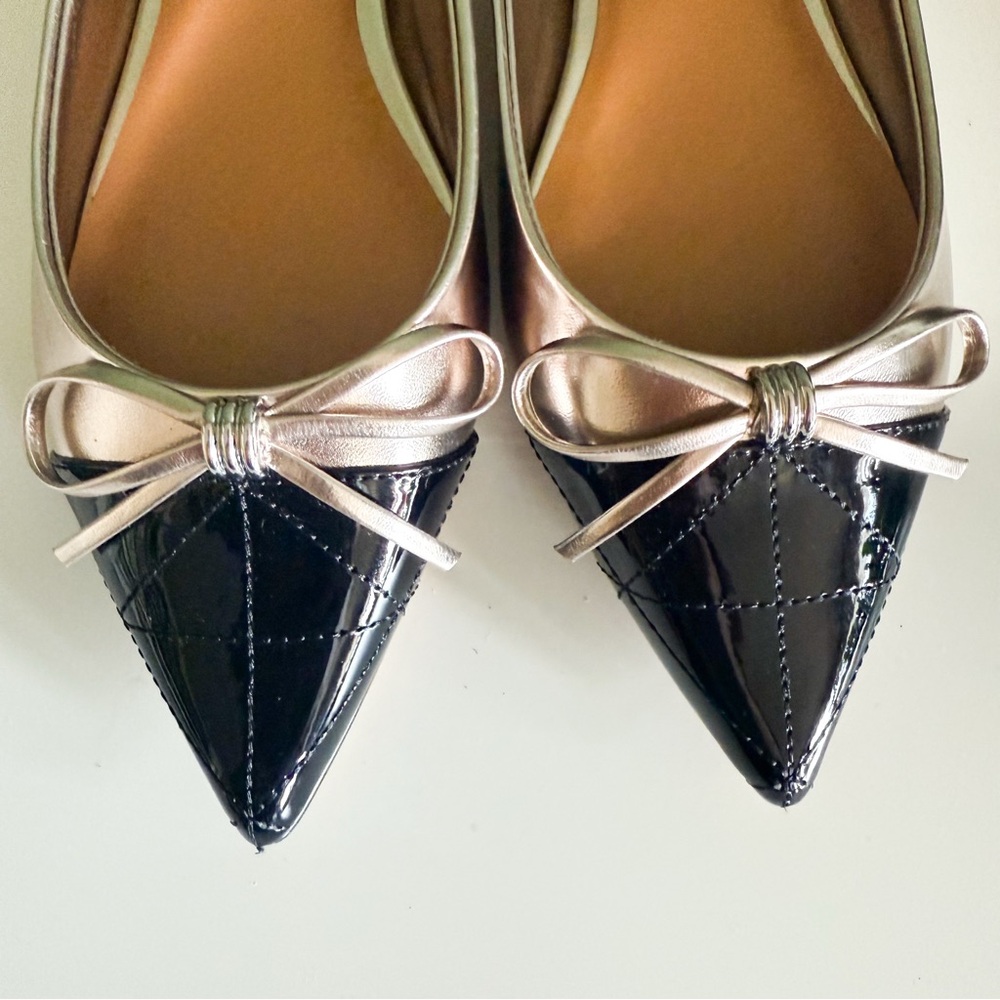 ALDO Maddelyn Pointed Toe Flats Bow Cap Toe Gold Black NWOT - Picture 5 of 10